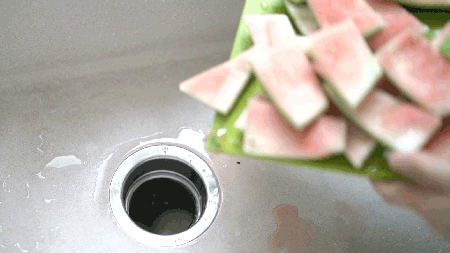 1653290492164682.gif 640.gif